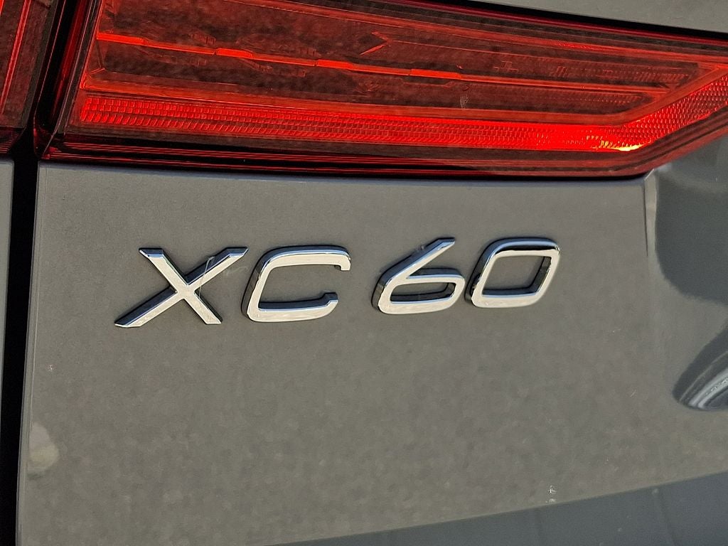 2024 Volvo XC60 B5 Plus Dark Theme