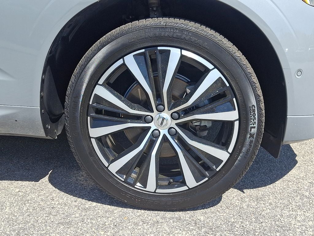 2024 Volvo XC60 B5 Plus Dark Theme