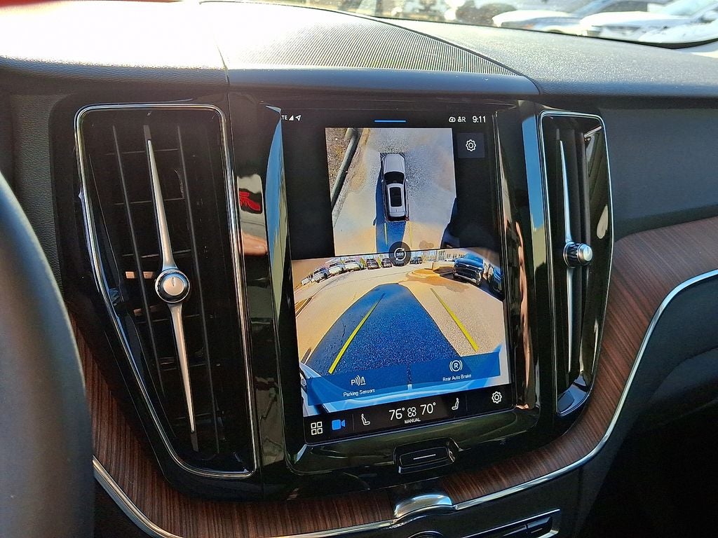 2024 Volvo XC60 B5 Plus Dark Theme