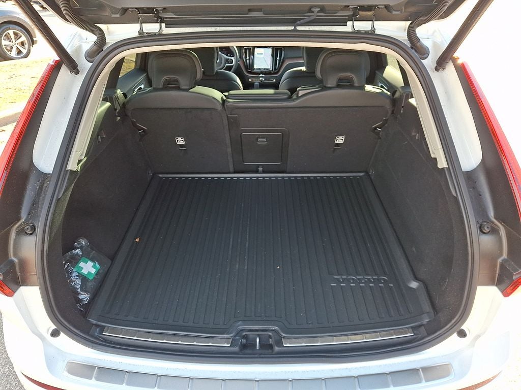 2024 Volvo XC60 B5 Plus Dark Theme