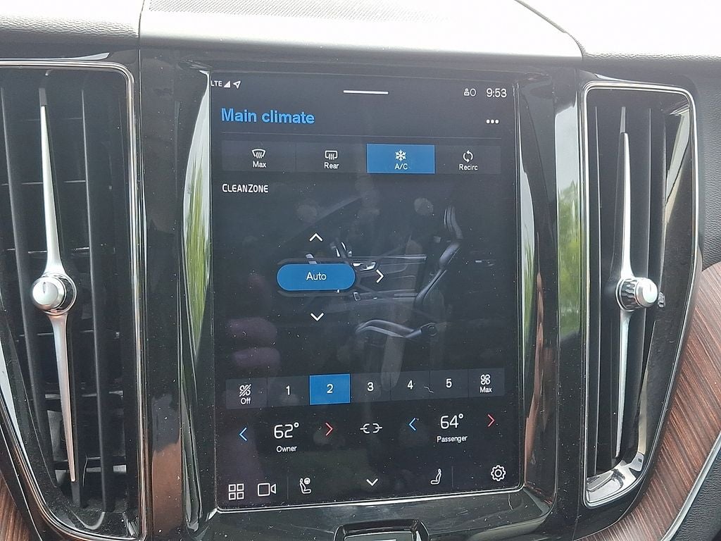 2023 Volvo XC60 B5 Plus Bright Theme
