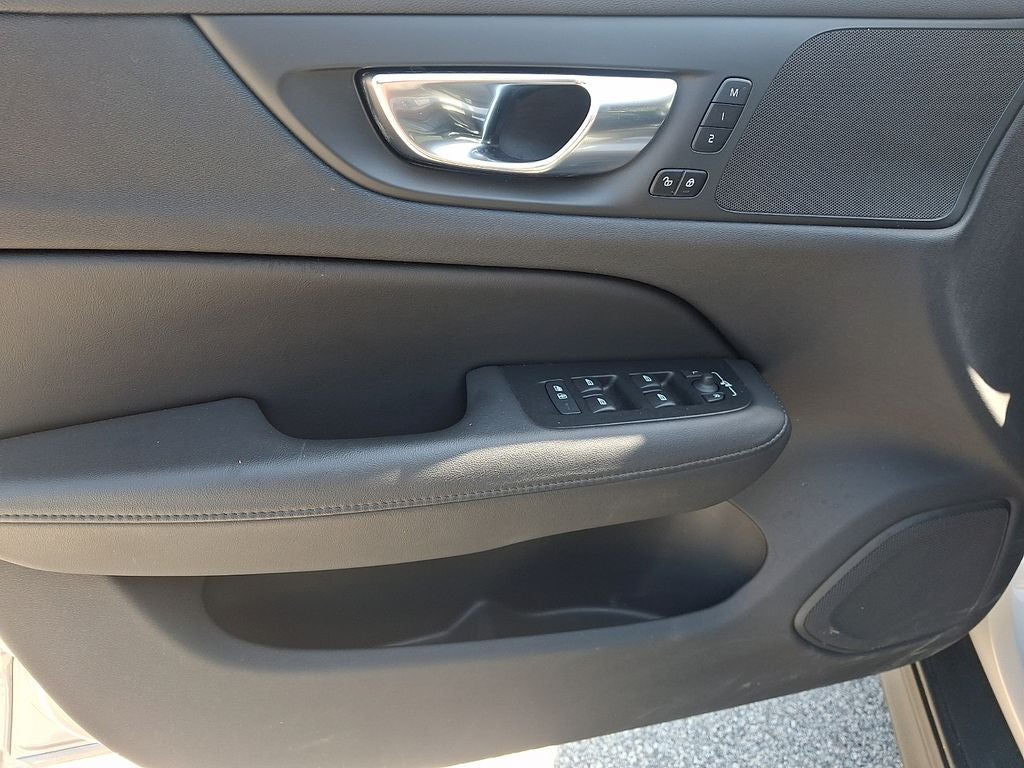 2025 Volvo V60 Cross Country B5 Plus