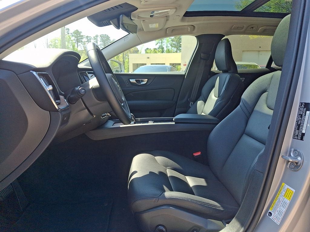 2025 Volvo V60 Cross Country B5 Plus