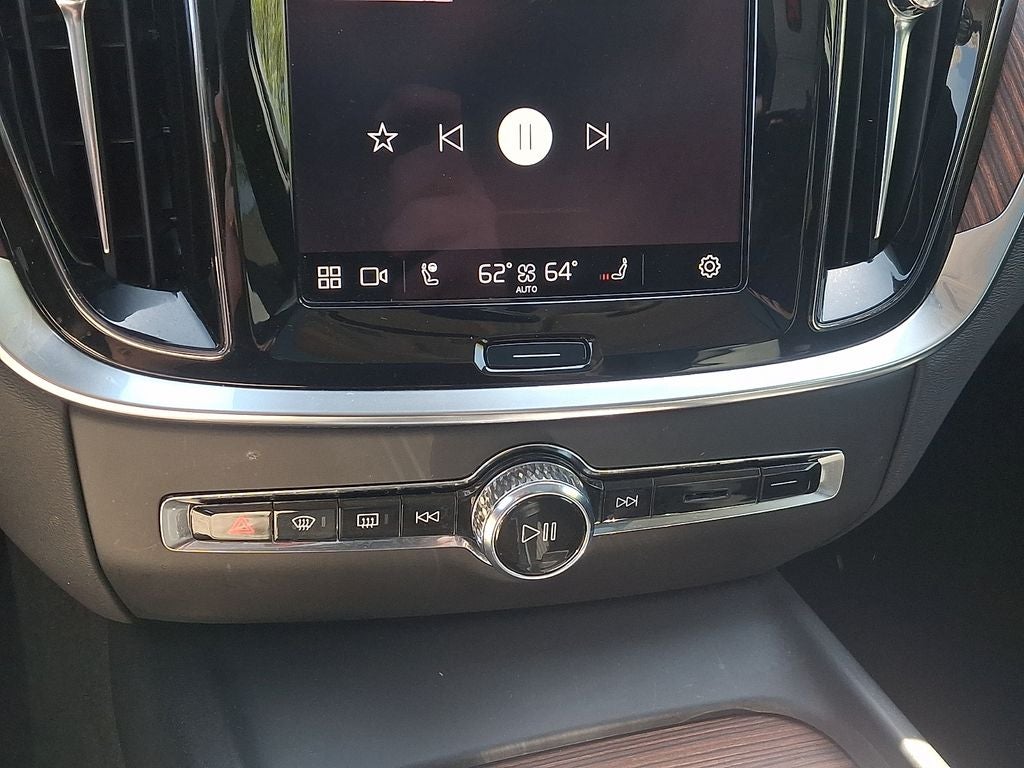 2025 Volvo V60 Cross Country B5 Plus