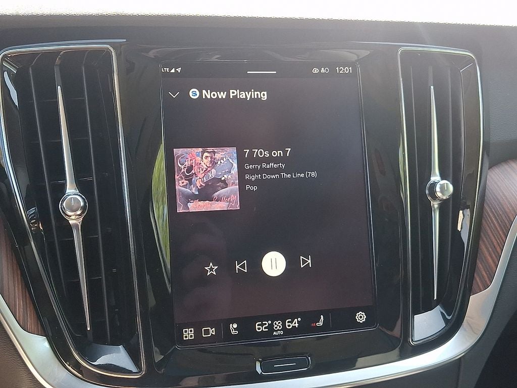 2025 Volvo V60 Cross Country B5 Plus