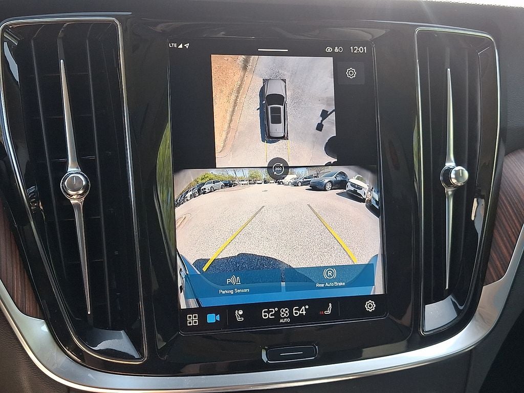 2025 Volvo V60 Cross Country B5 Plus