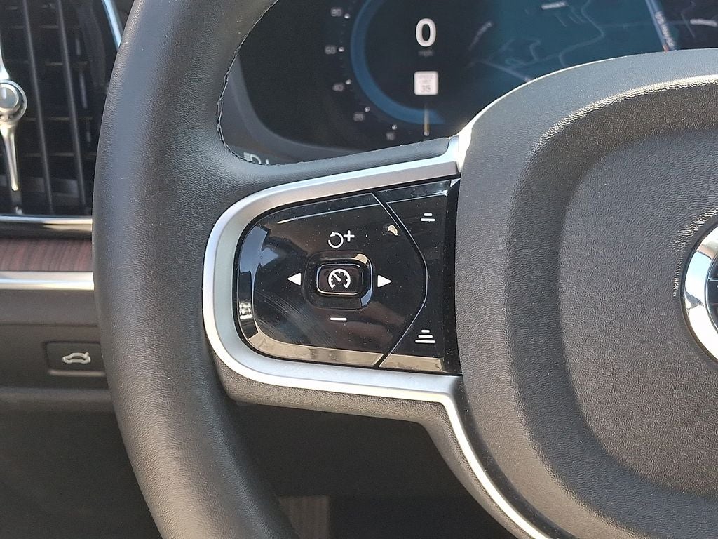 2025 Volvo V60 Cross Country B5 Plus