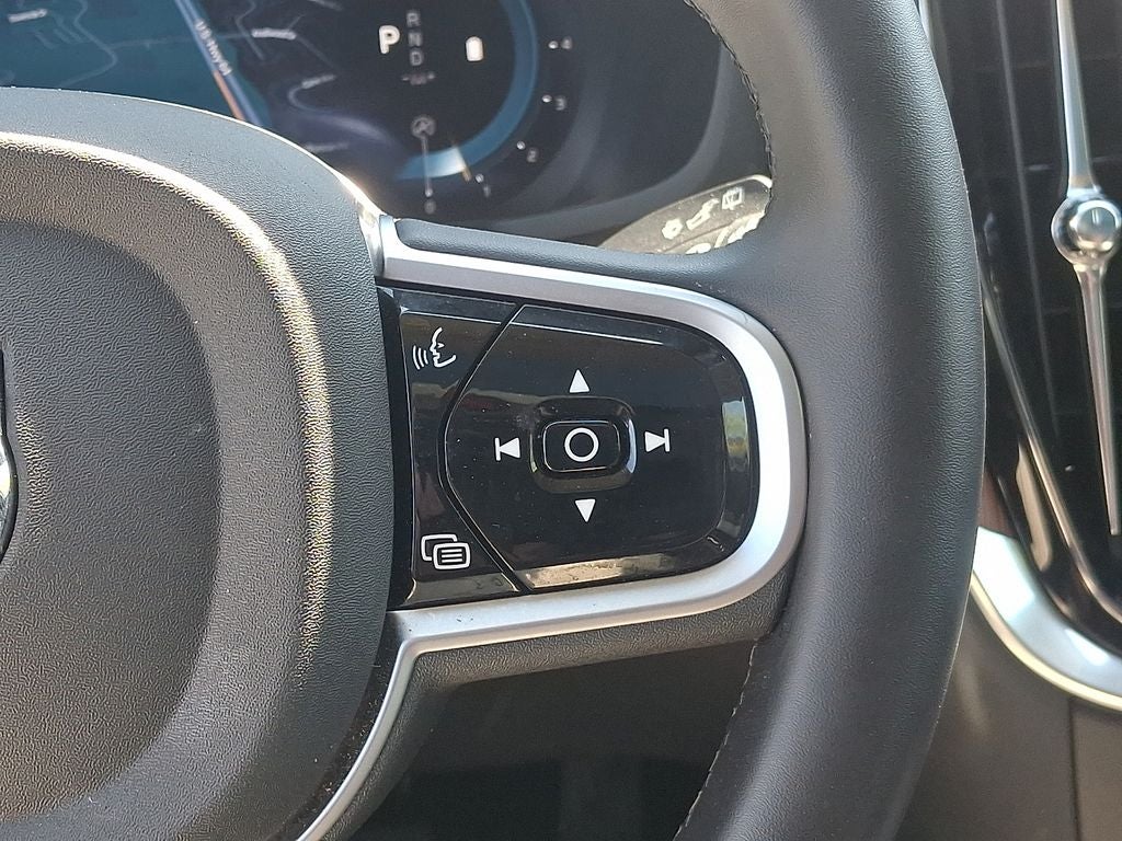 2025 Volvo V60 Cross Country B5 Plus