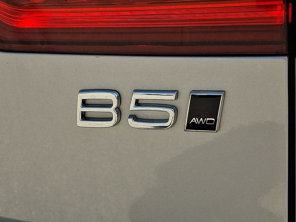 2025 Volvo V60 Cross Country B5 Plus