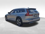 2025 Volvo V60 Cross Country B5 Plus