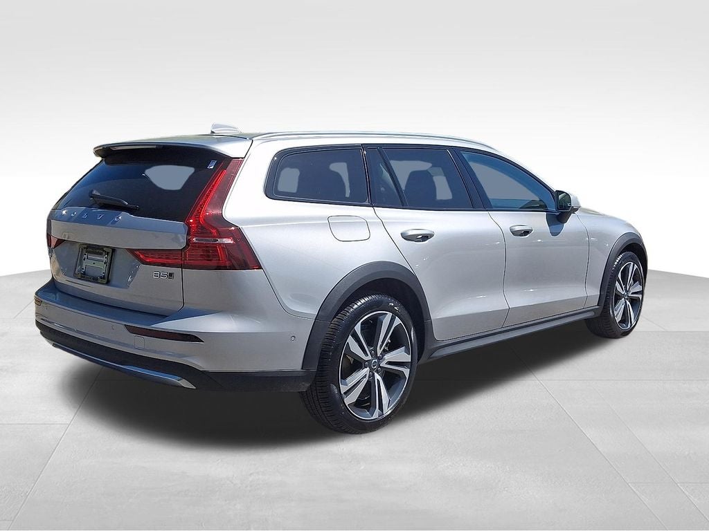 2025 Volvo V60 Cross Country B5 Plus