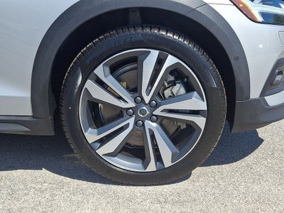 2025 Volvo V60 Cross Country B5 Plus