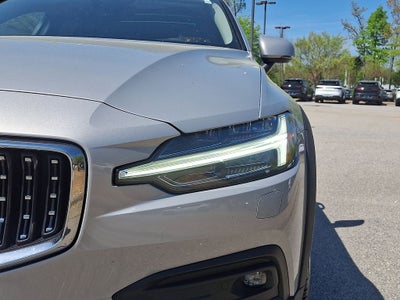 2025 Volvo V60 Cross Country B5 Plus