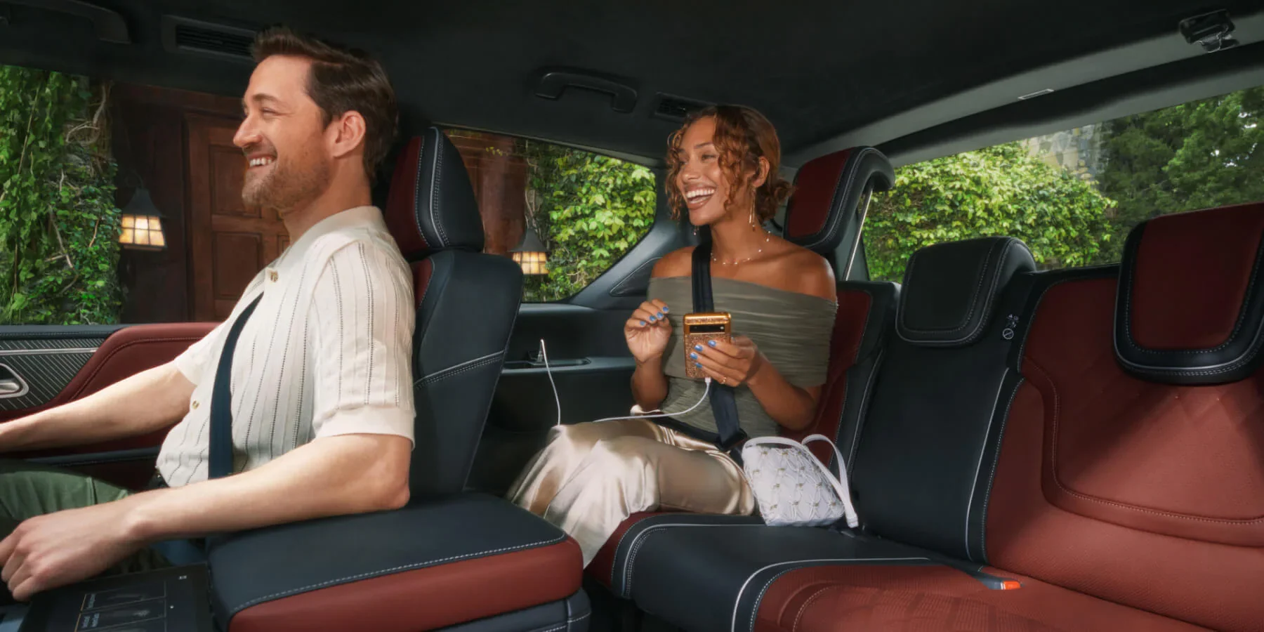 Family loading the 2026 INFINITI QX80 second and third row